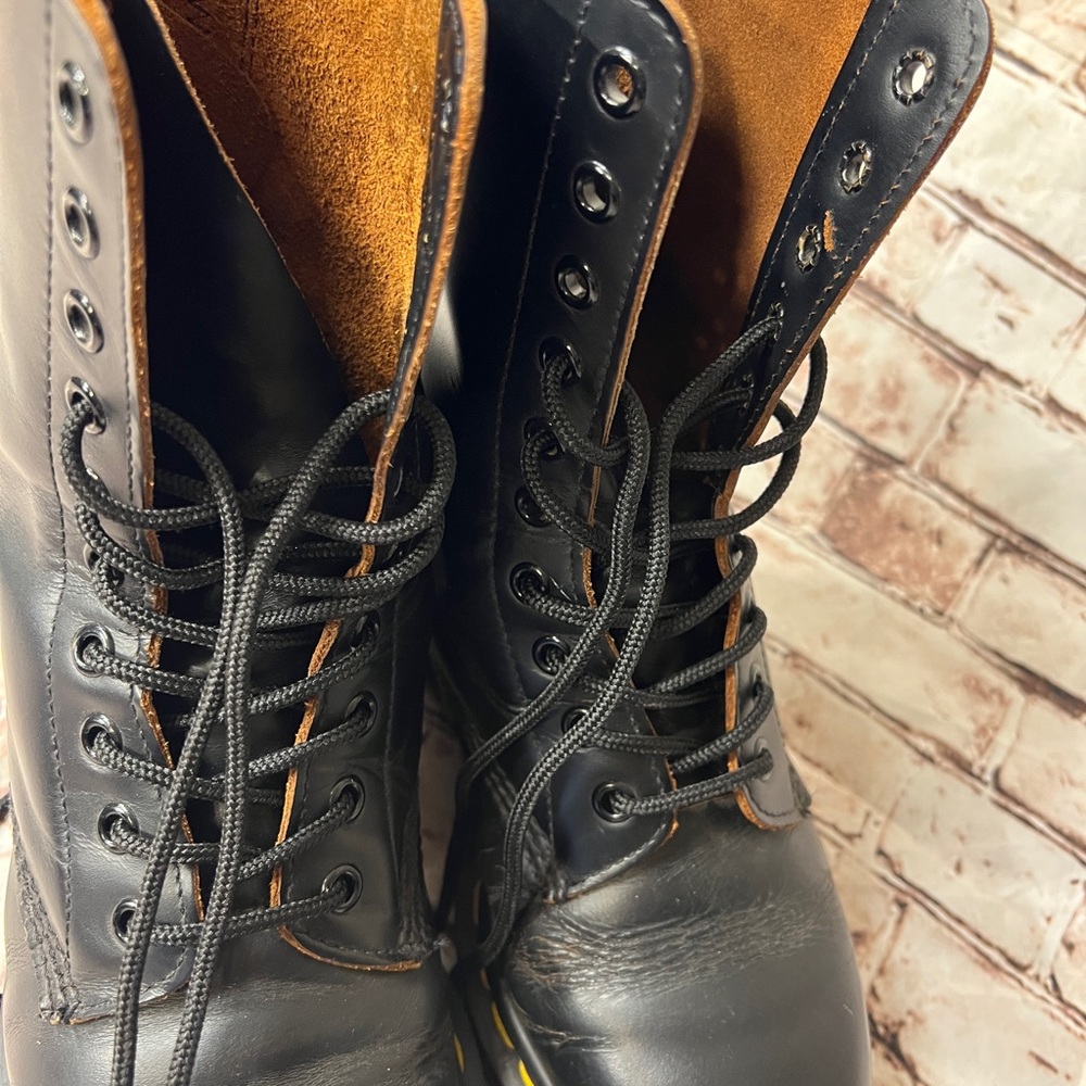Black genuine leather dr Martens